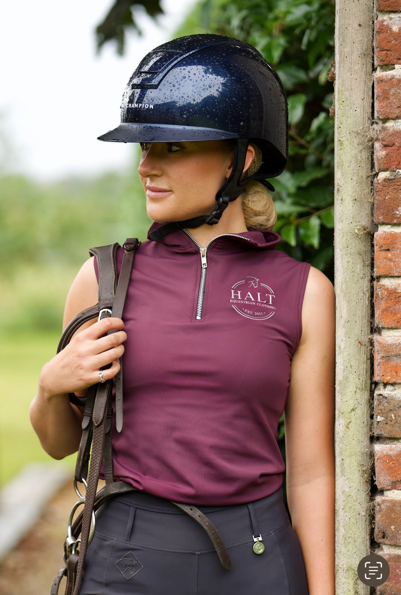 Sleeveless plum Riding Top